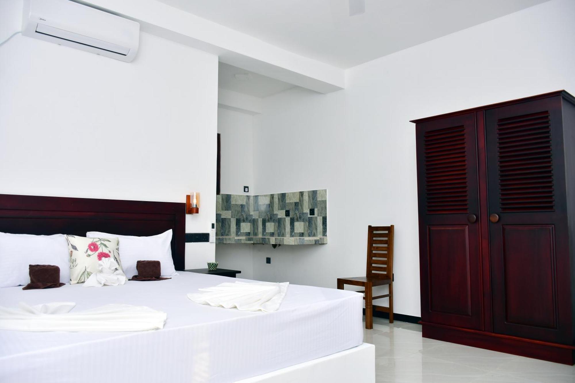 Aliya Aliya Hikkaduwa Hotel Buitenkant foto