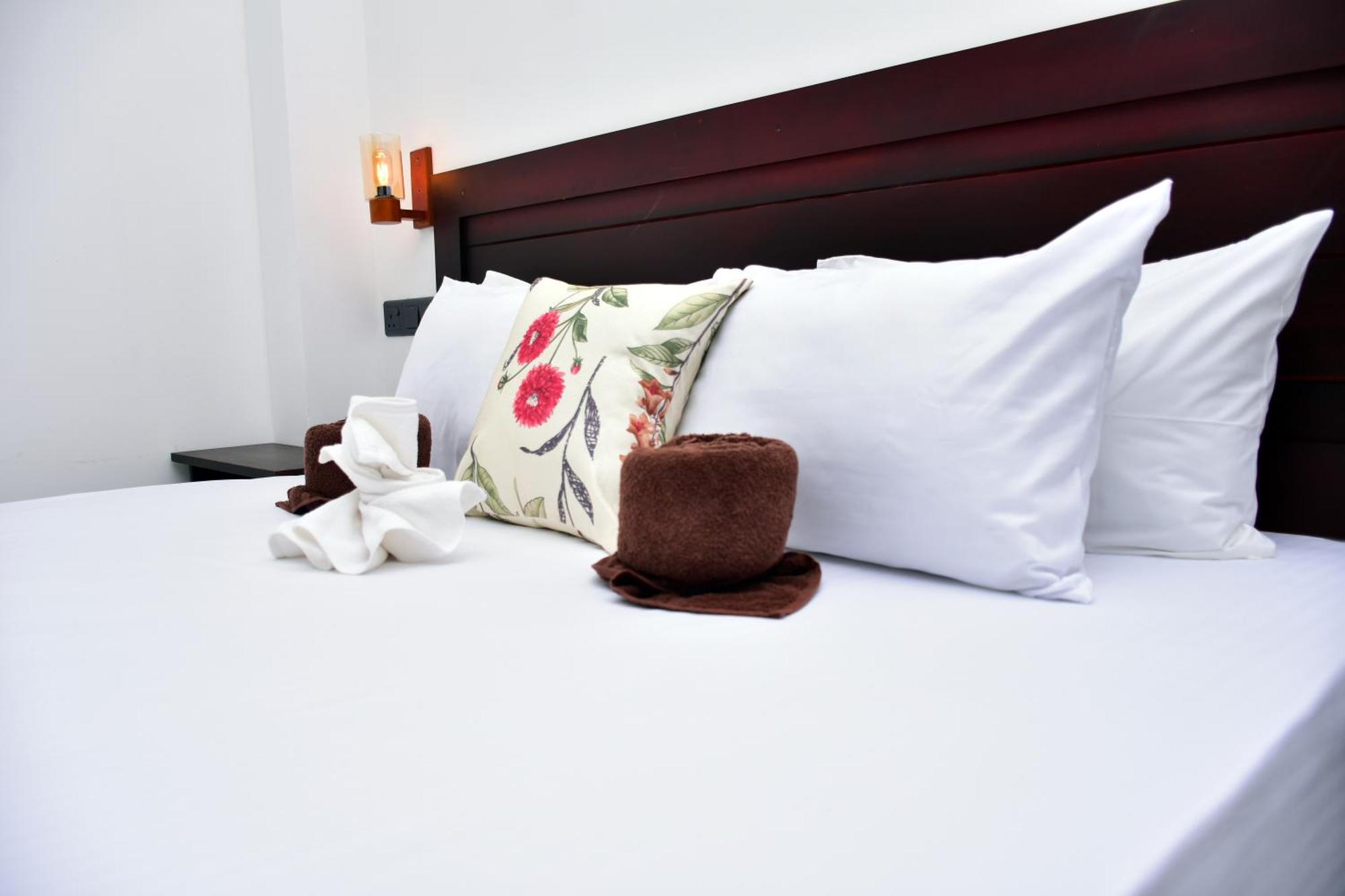 Aliya Aliya Hikkaduwa Hotel Buitenkant foto