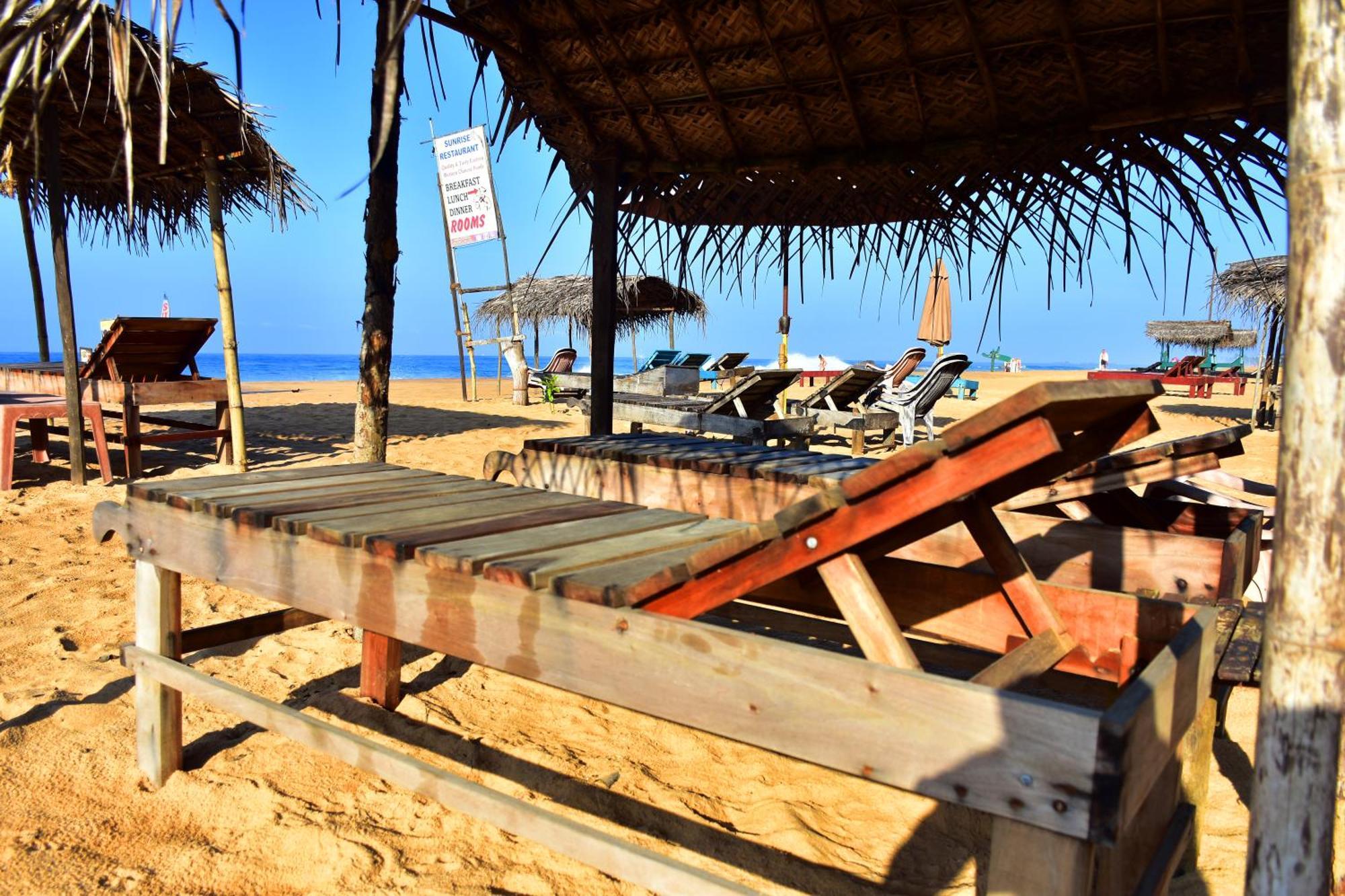 Aliya Aliya Hikkaduwa Hotel Buitenkant foto