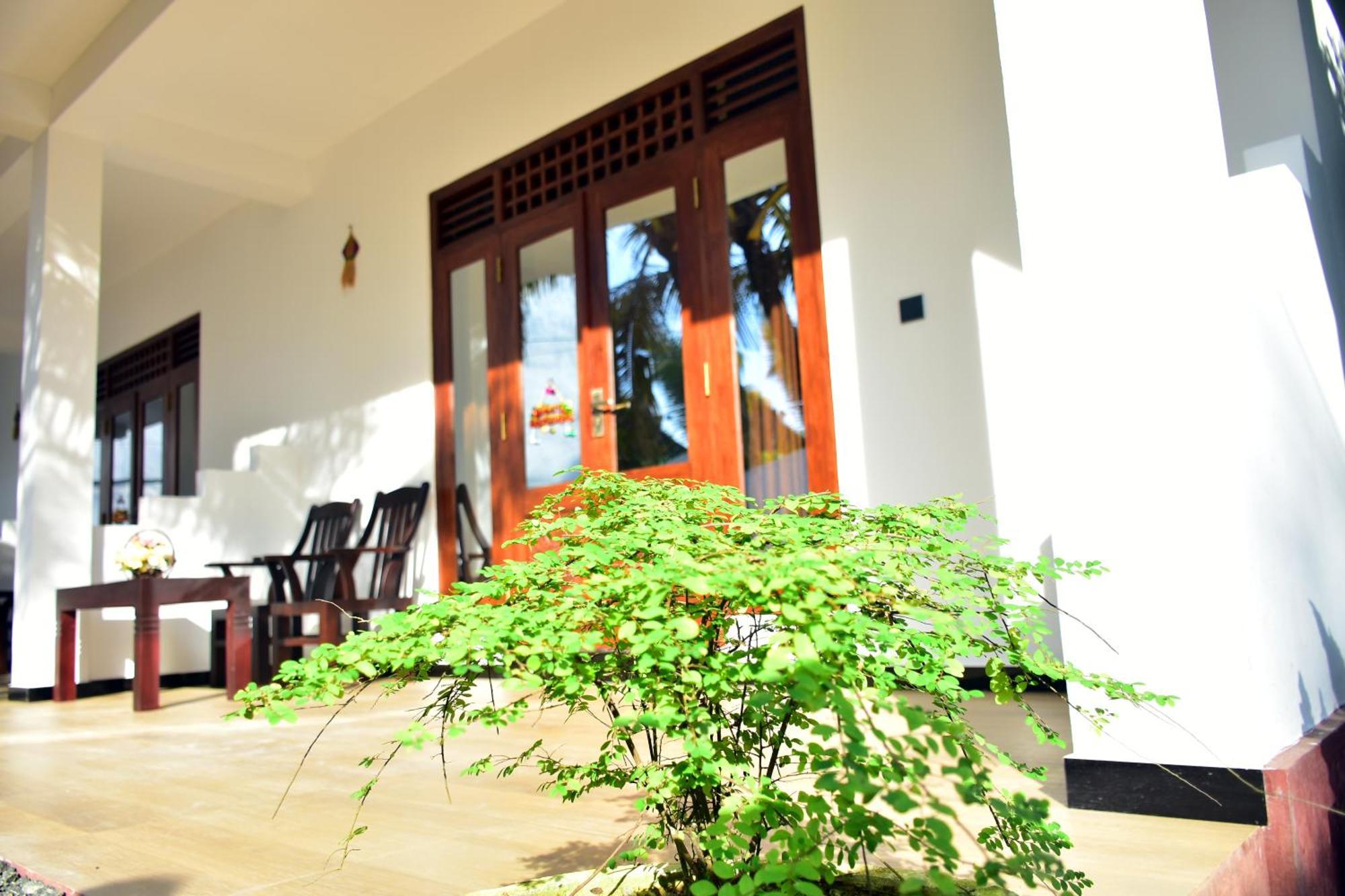 Aliya Aliya Hikkaduwa Hotel Buitenkant foto