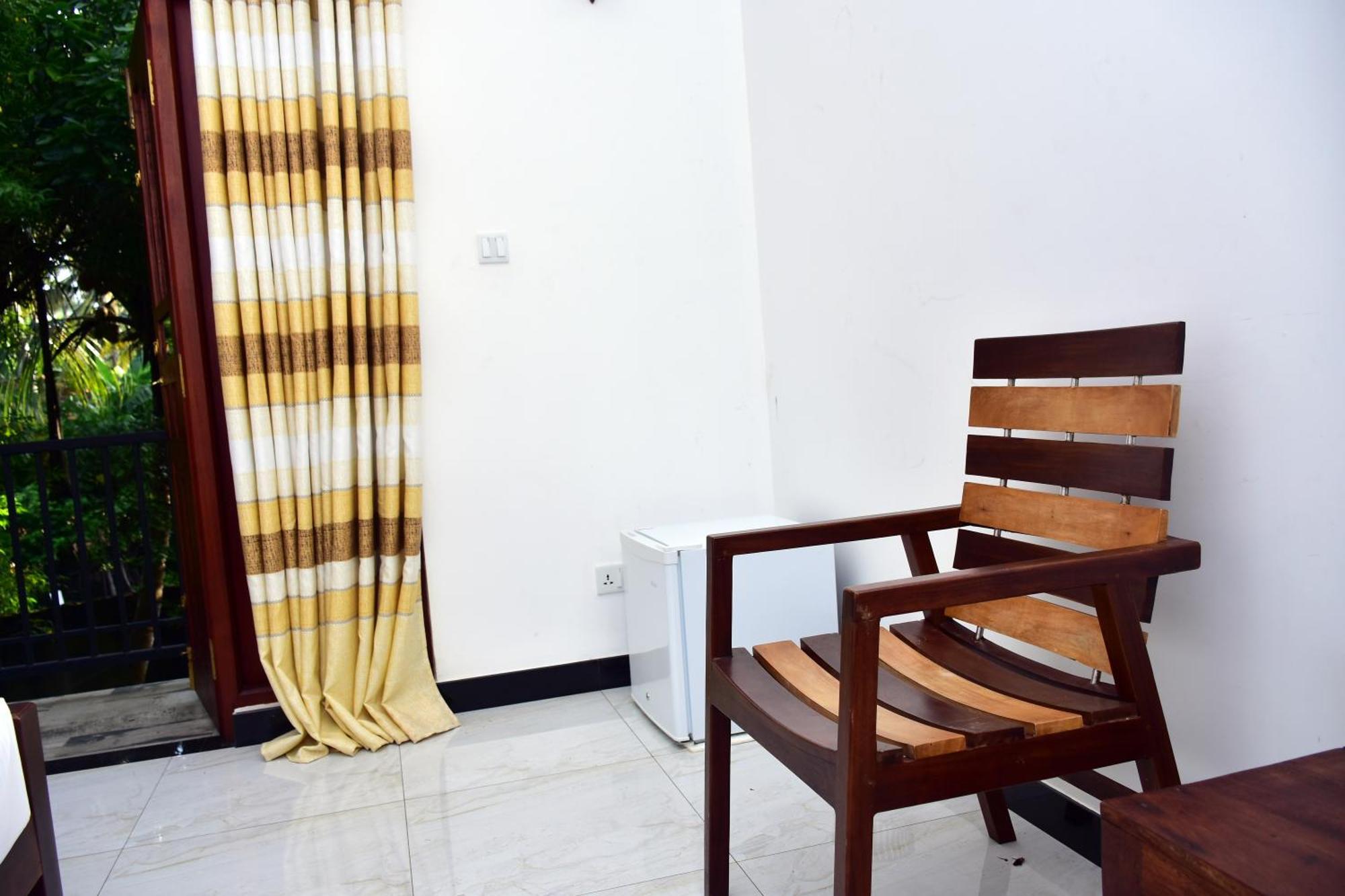 Aliya Aliya Hikkaduwa Hotel Buitenkant foto
