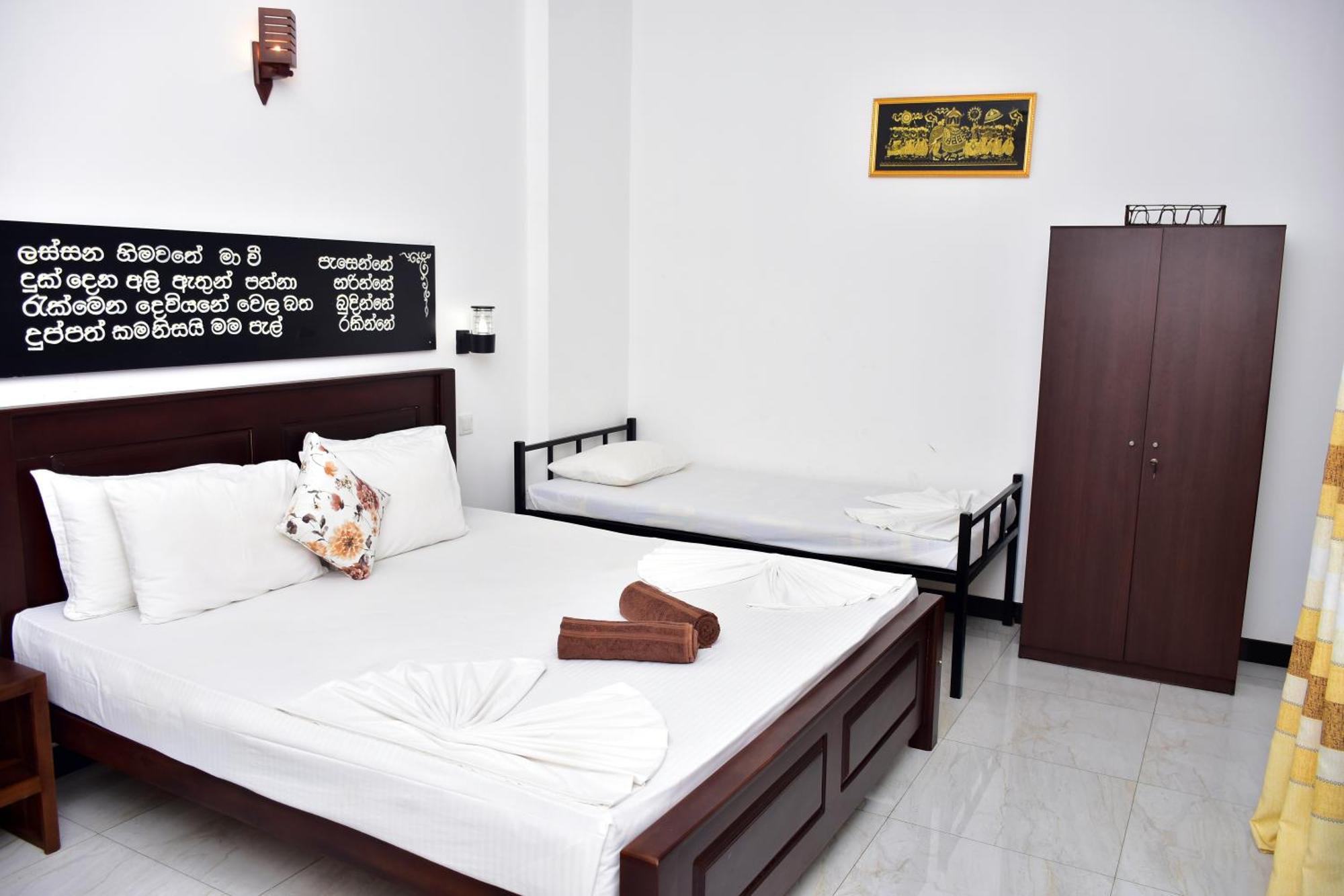 Aliya Aliya Hikkaduwa Hotel Buitenkant foto