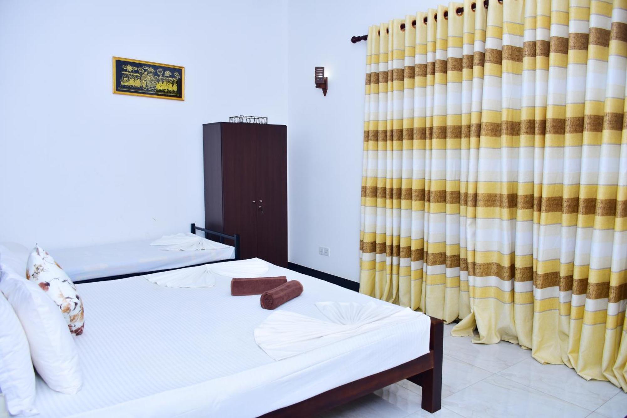 Aliya Aliya Hikkaduwa Hotel Buitenkant foto