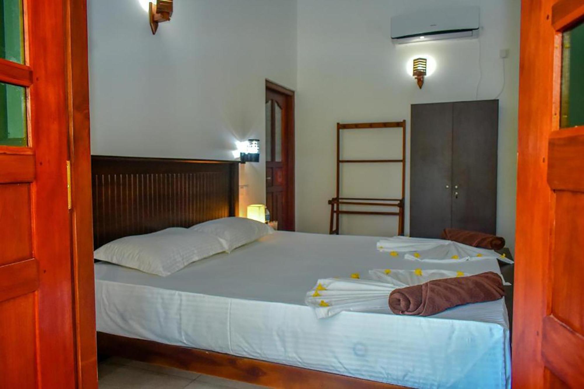 Aliya Aliya Hikkaduwa Hotel Buitenkant foto