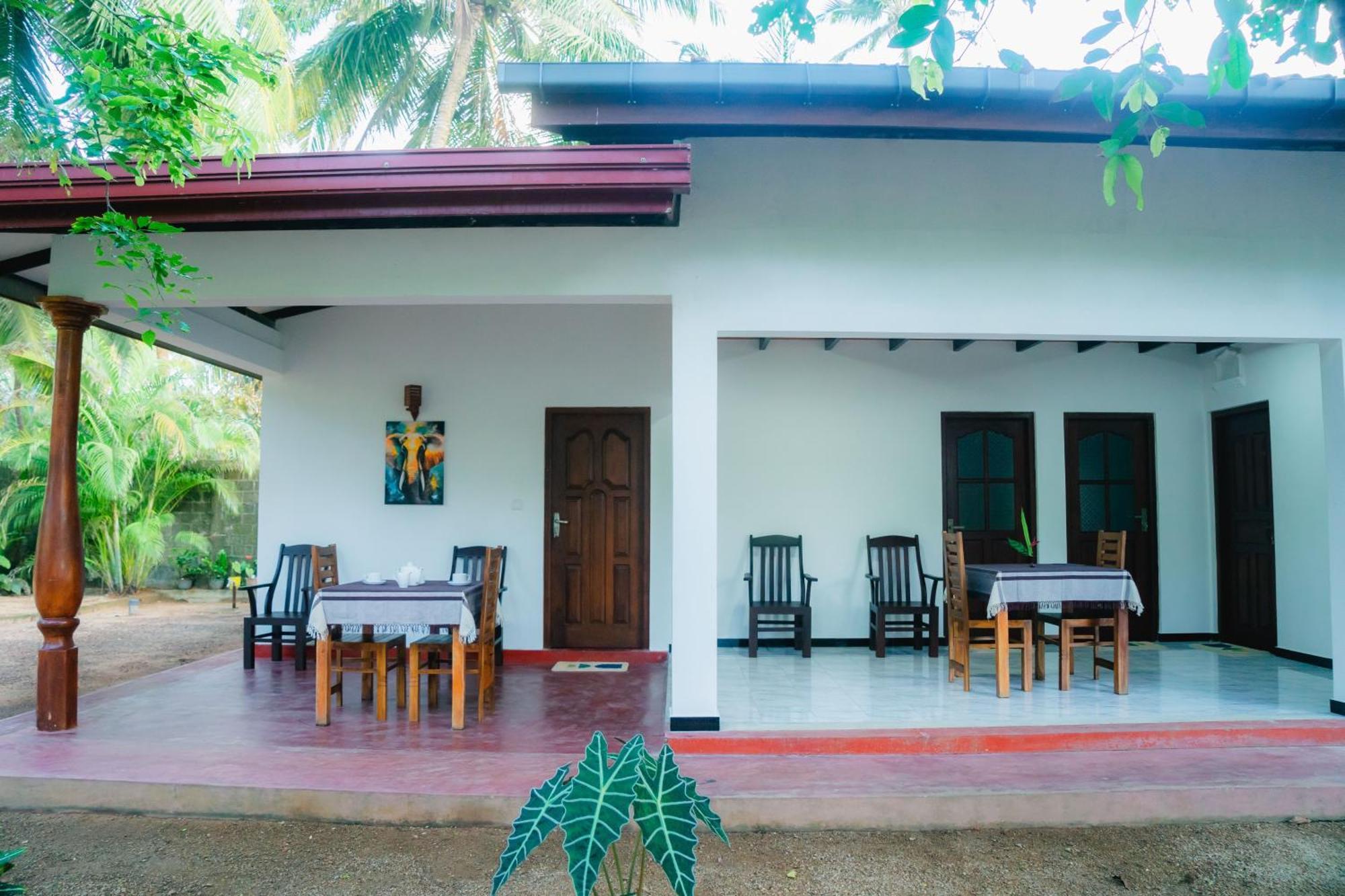 Aliya Aliya Hikkaduwa Hotel Buitenkant foto