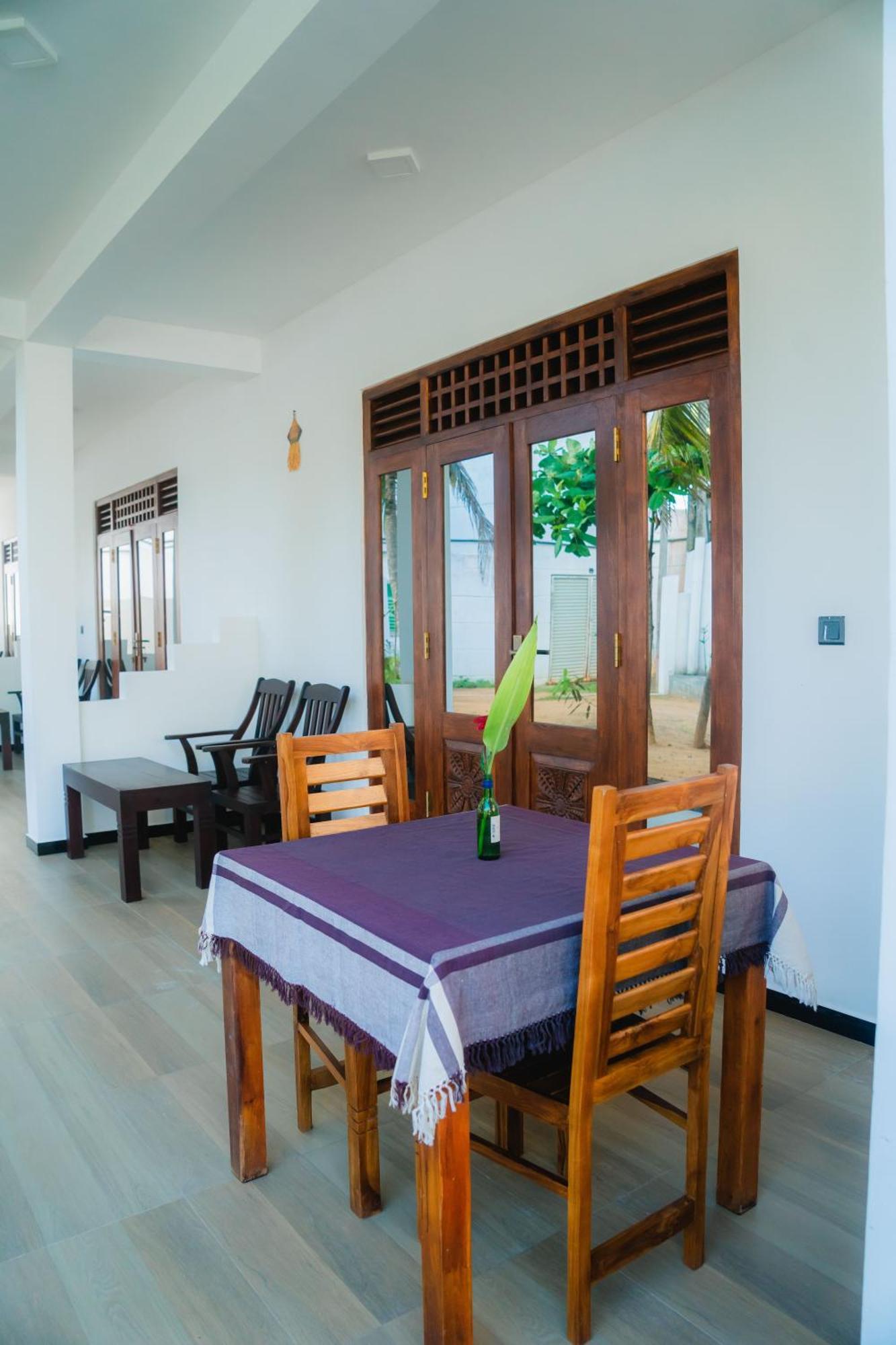 Aliya Aliya Hikkaduwa Hotel Buitenkant foto