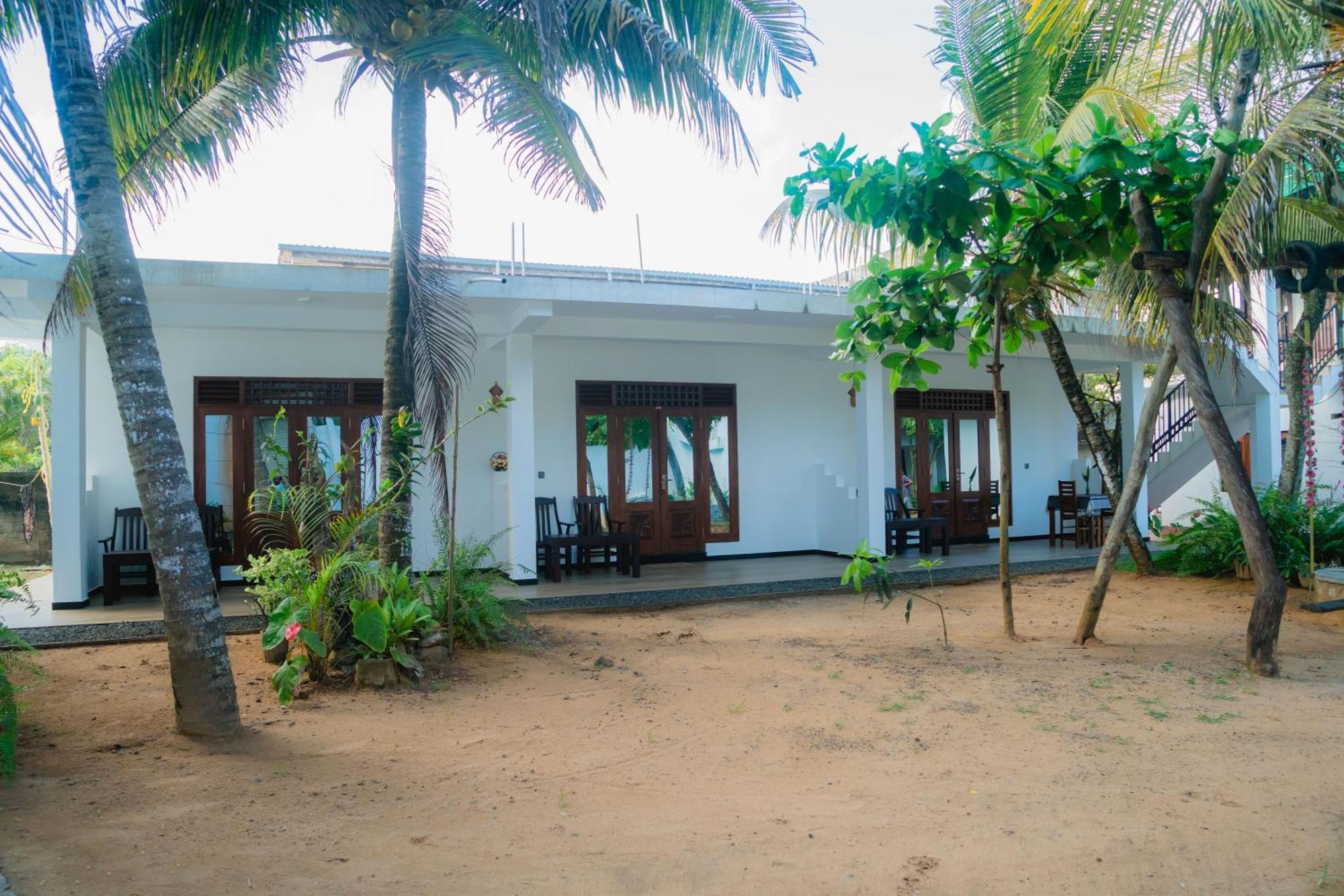 Aliya Aliya Hikkaduwa Hotel Buitenkant foto